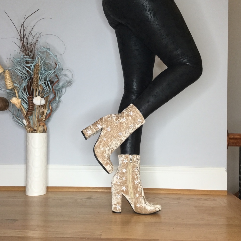 Wild Diva crushed velvet star ankle boots - Picture 2 of 14